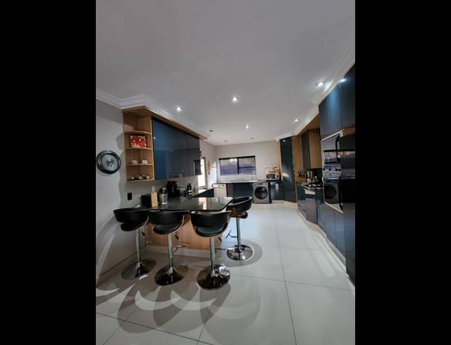 4 BEDROOM PROPERTY TO RENT IN SONNEVELD